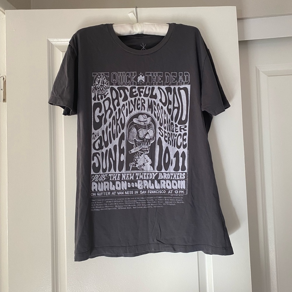 Life clothing co. Graphic t shirt
